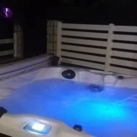 Ferienhaus En Pierre Le Mas Et Son Jacuzzi Annuel *